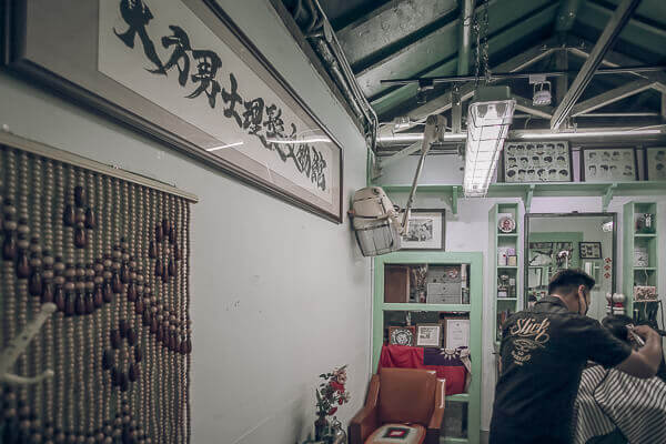 在剪影之間，讀懂俐落。